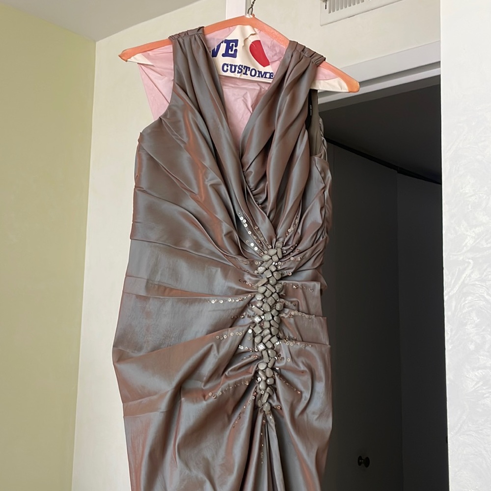 Tadashi Shoji long mermaid cut embellished evening dress. Beautiful fabric